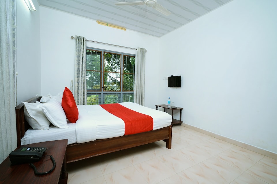 OYO 10029 Hotel Munnar Breeze, Anachal, Munnar