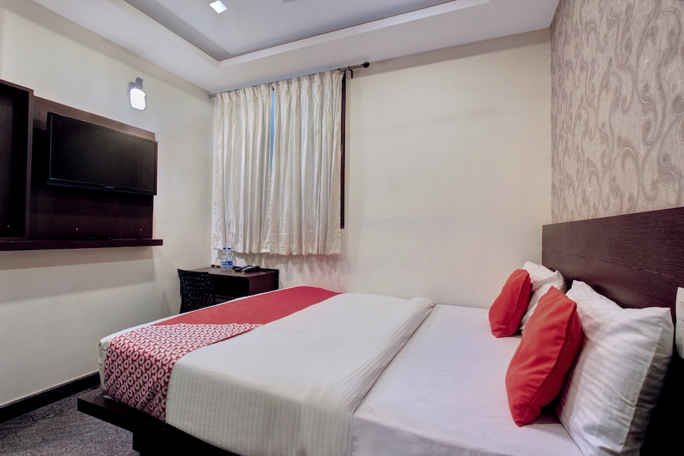 OYO 11414 Hotel Silver Suites, Chikmagalur, Chikmagalur