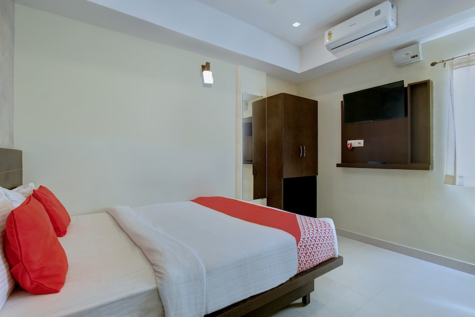 OYO 11414 Hotel Silver Suites, Chikmagalur, Chikmagalur