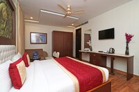 OYO Hotel Ishanika Near Indira Nagar Metro Station