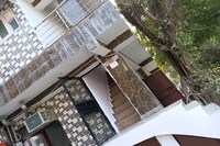 OYO E-8 Kasturba Niketan Complex Near Lotus Temple