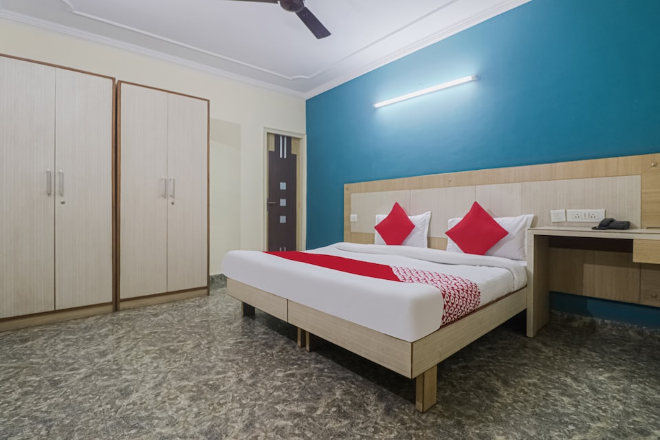 Hotel O Crown Inn, HUDA CENTRE 1, Gurgaon