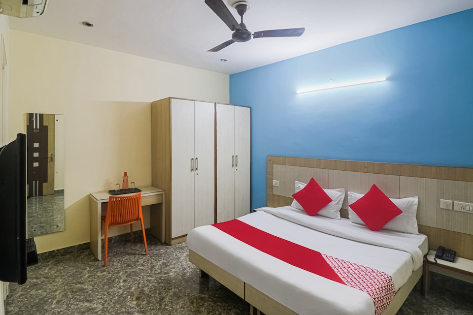 Hotel O Crown Inn, HUDA CENTRE 1, Gurgaon