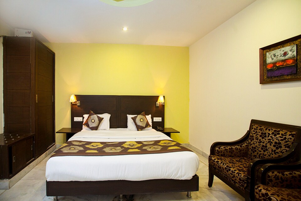 OYO Rooms 056 Malviya Nagar Market, Saket Delhi, Delhi