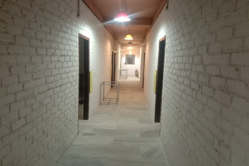 POP Saiyam Pg Near Gurudwara Shri Bangla Sahib, Karol Bagh Delhi, Delhi