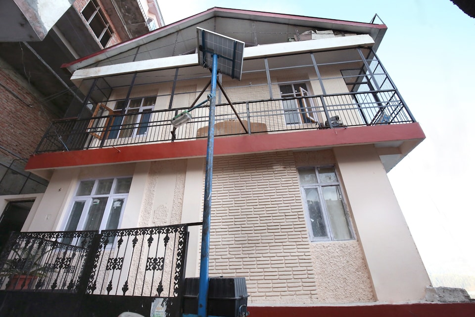 OYO Home Singh's Home 2bhk, ISBT Tutikandi, Shimla