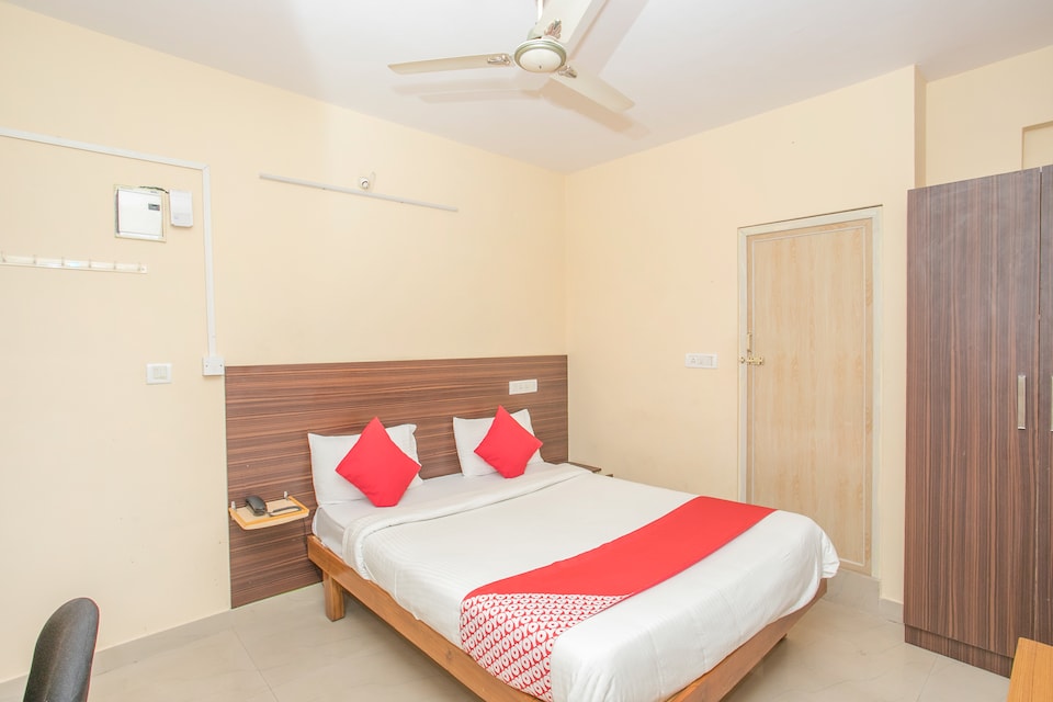 OYO 10291 Sri Venkatadri Residency, Mathikere Bangalore, Bangalore