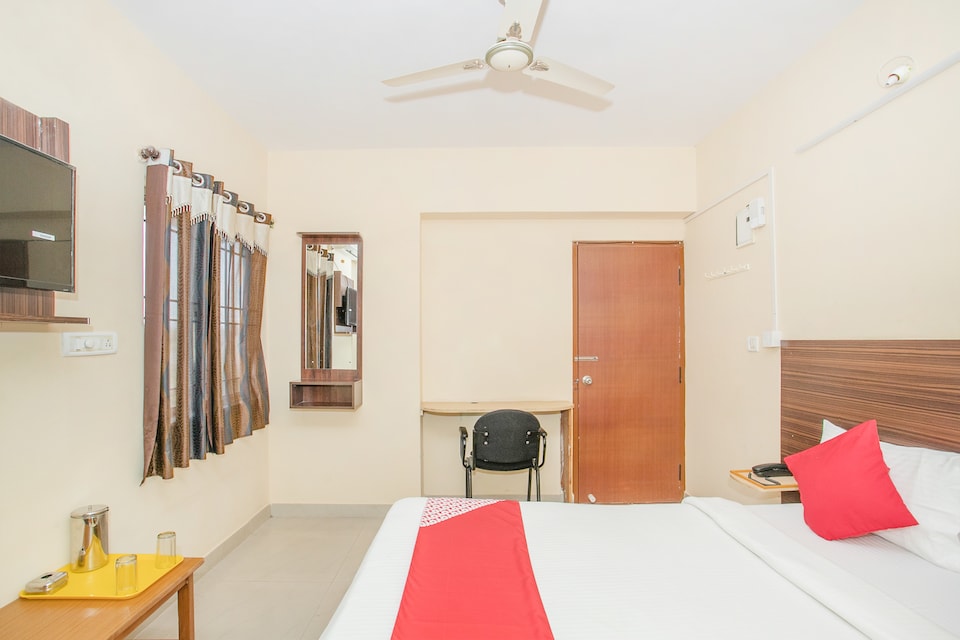 OYO 10291 Sri Venkatadri Residency, Mathikere Bangalore, Bangalore
