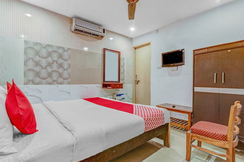 OYO 85000 Arya Hotel, Charbagh Lucknow, Lucknow