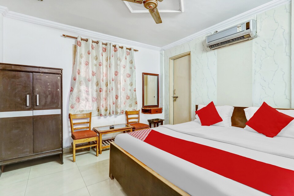 OYO 85000 Arya Hotel, Charbagh Lucknow, Lucknow