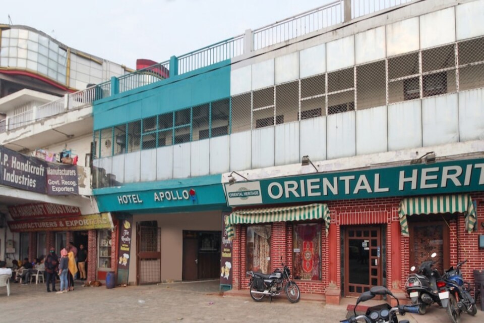 live as AGR819, Fatehabad Road, Agra