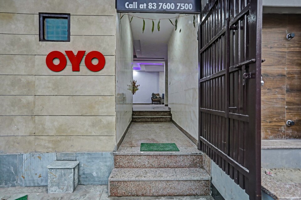 Townhouse Gram Sabha Road Rohini formerly Hotel Vip Lifestyle, Rohini Delhi, Delhi