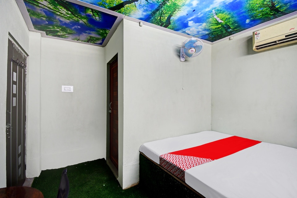 OYO Flagship 85016 Royal Holiday Resort and Restaurant, VIP Road Kolkata, Kolkata