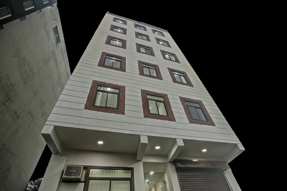OYO Townhouse 736 Hotel Corporate Suites, Noida City, नोएडा