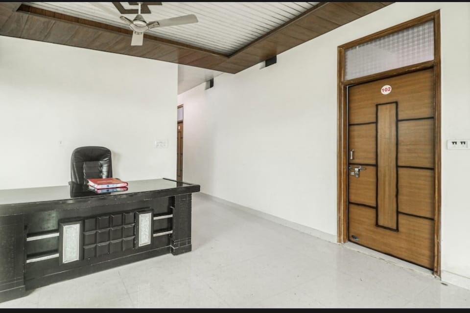 OYO 85022 Platinum Inn, Faridabad, Faridabad