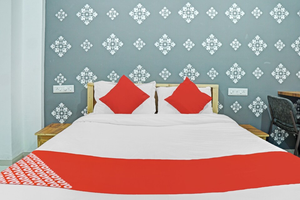 OYO 85065 Hotel Casa Florencia, Adajan, Surat