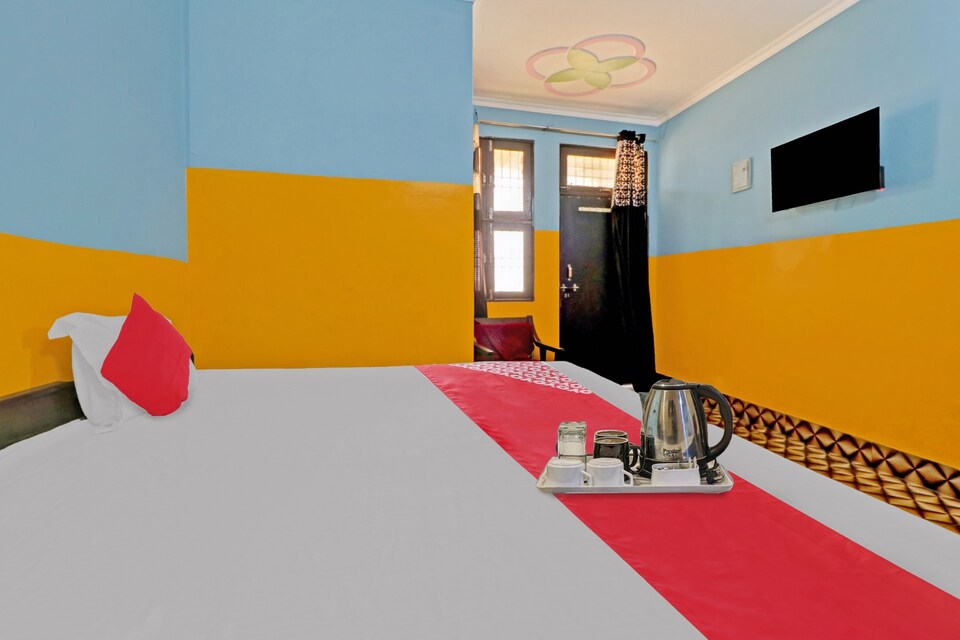 OYO 85072 Shivam Palace, Noida City, Noida