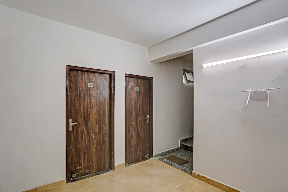 hotel O  OVO STAYS, Greater Noida, Noida