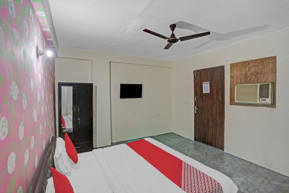 OYO Ak Residency 2 Near Iskcon Temple Noida, Noida City, Noida