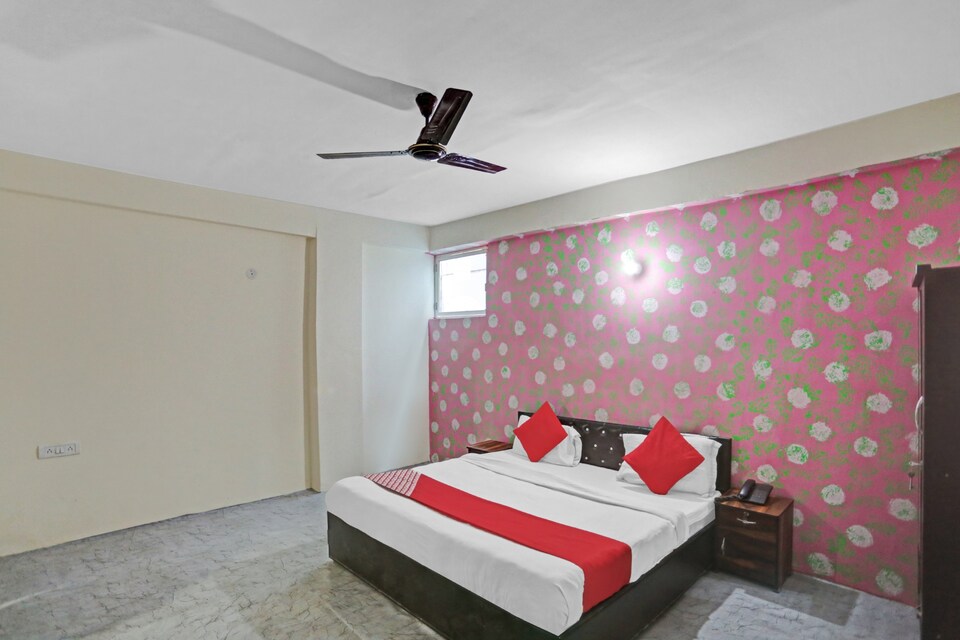 OYO Ak Residency 2 Near Iskcon Temple Noida, Noida City, Noida