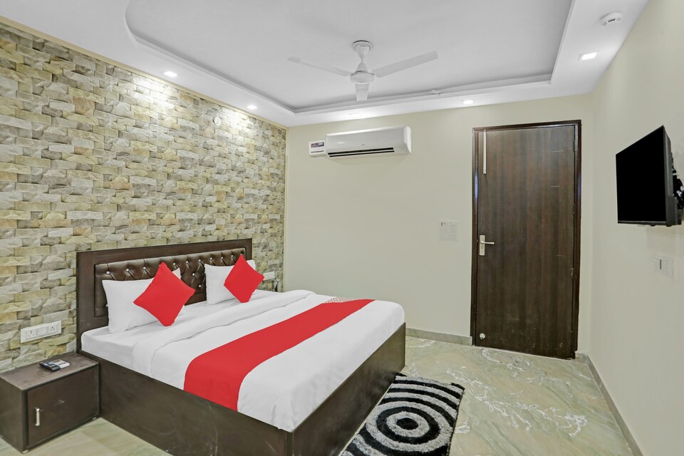OYO Relax Residence Hotel Near V3s Mall, Anand Vihar Delhi, Delhi