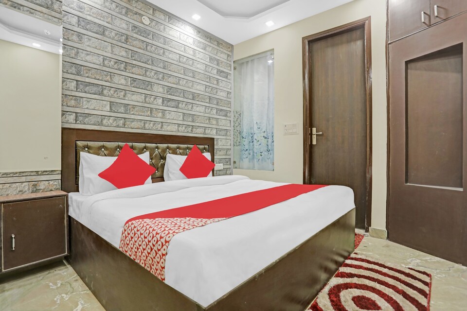 OYO Relax Residence Hotel Near V3s Mall, Anand Vihar Delhi, Delhi