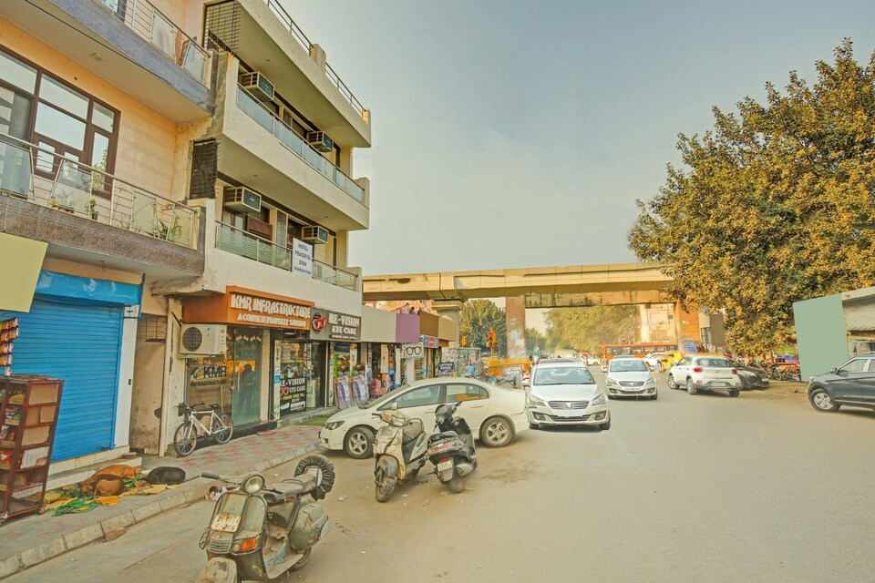 Collection O Peaceful Stay Near Tdi Mall, Rajouri Garden Delhi, Delhi