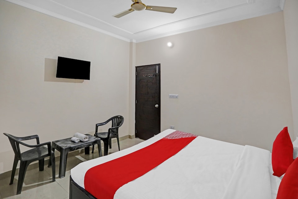 OYO Cozy Stay, Noida Industrial Area Mamura, Noida