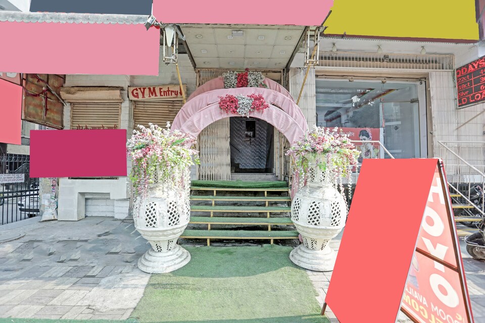 Capital O Hotel Silver Stone Near M2k Cinemas Rohini, Pitampura - Rohini Delhi, Delhi