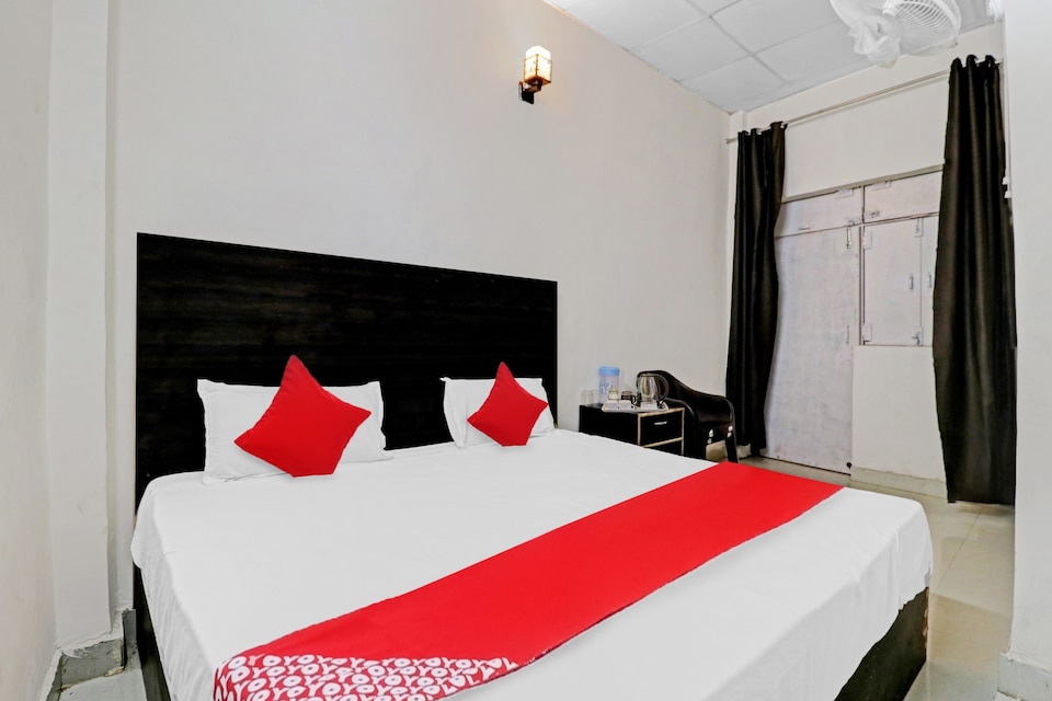 Hotel O SMACS Home Stay, Greater Noida, Noida