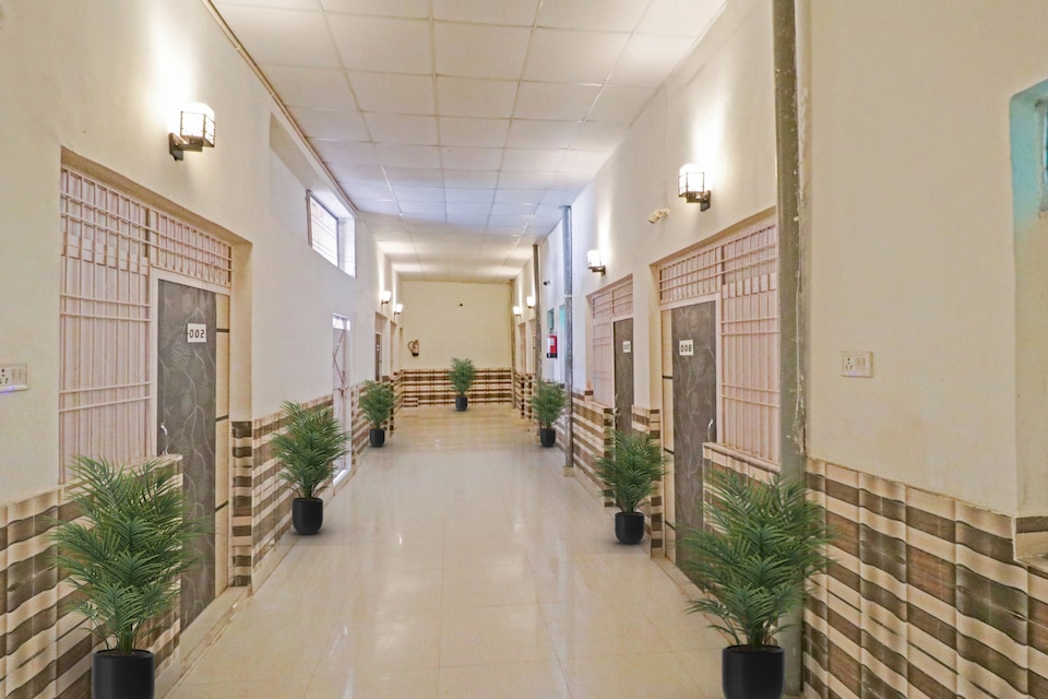 Hotel O SMACS Home Stay, Greater Noida, Noida