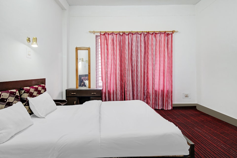 OYO 85173 Hotel Club And Restaurant, Pahalgam, Pahalgam