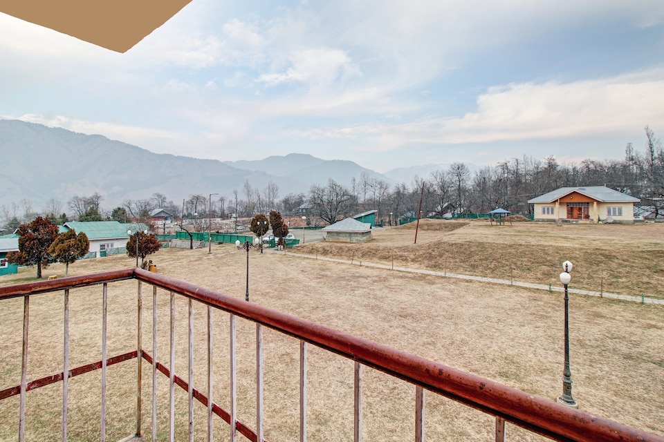 OYO 85173 Hotel Club And Restaurant, Pahalgam, Pahalgam