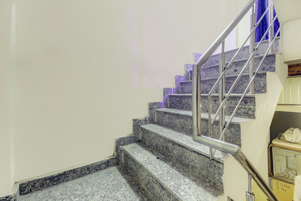 Hotel O International Guest House, Anand Vihar Delhi, Delhi