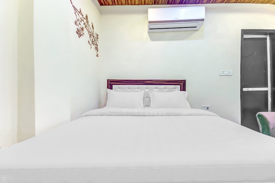 Hotel O International Guest House, Anand Vihar Delhi, Delhi
