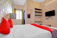 OYO Flagship 85221 Klv Residency