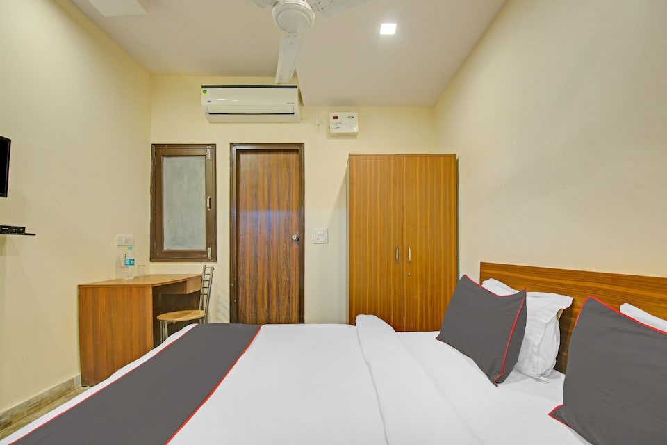 Hotel O KL KHARI, Rajouri Garden Delhi, Delhi