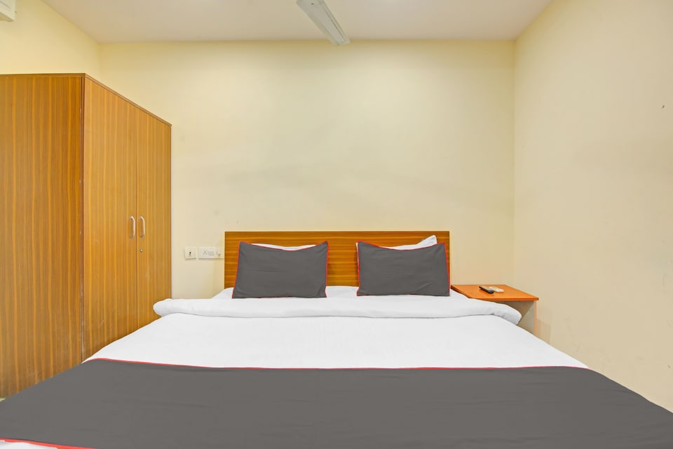 Hotel O KL KHARI, Rajouri Garden Delhi, Delhi