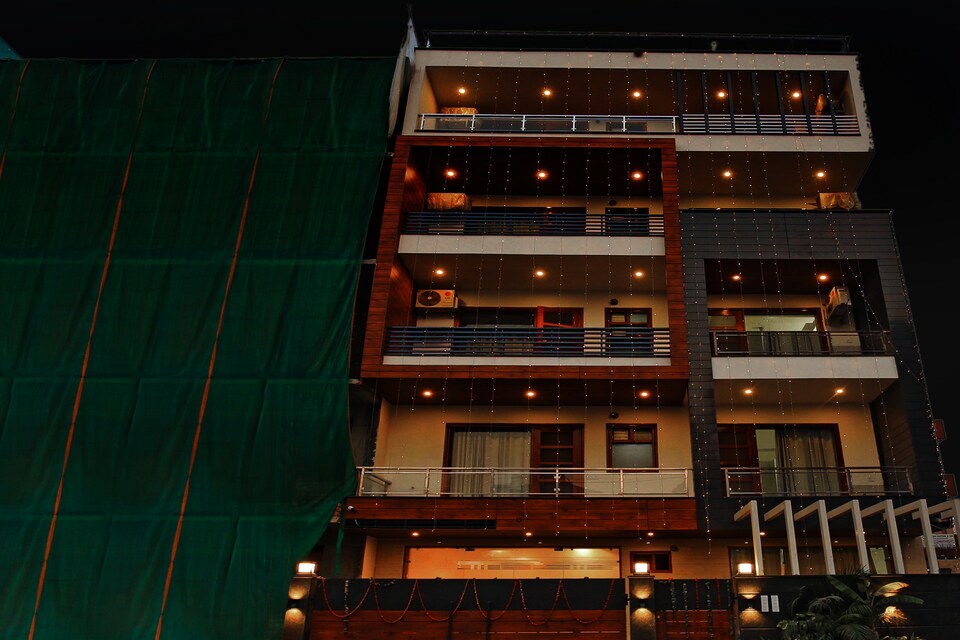 OYO Townhouse 755 Hotel Maharaja Near Omaxe Celebration Mall, Medanta, Gurgaon