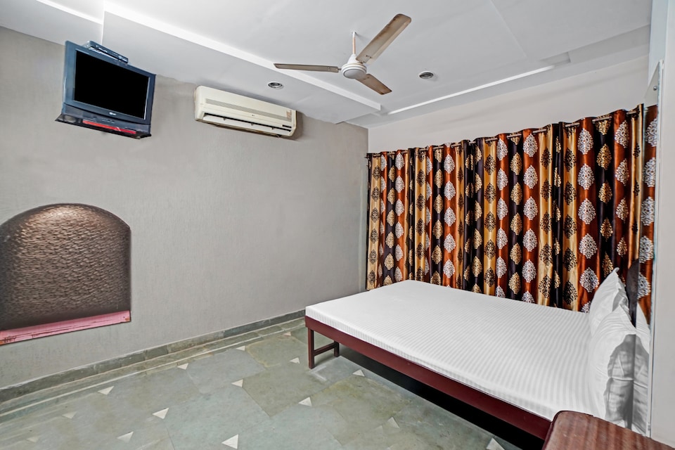 Hotel O Home Stay, Station Road, Raipur