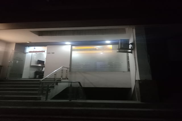 OYO Home Shrash Near Kalindi Kunj Metro Station