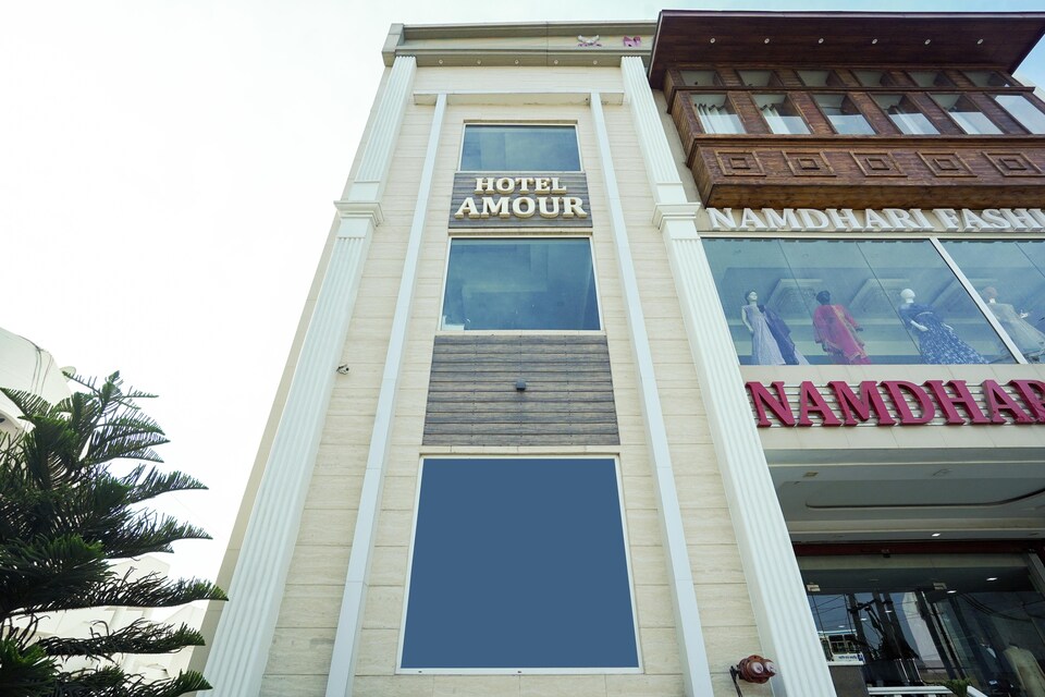 Capital O Hotel Amour, Zirakpur, Zirakpur