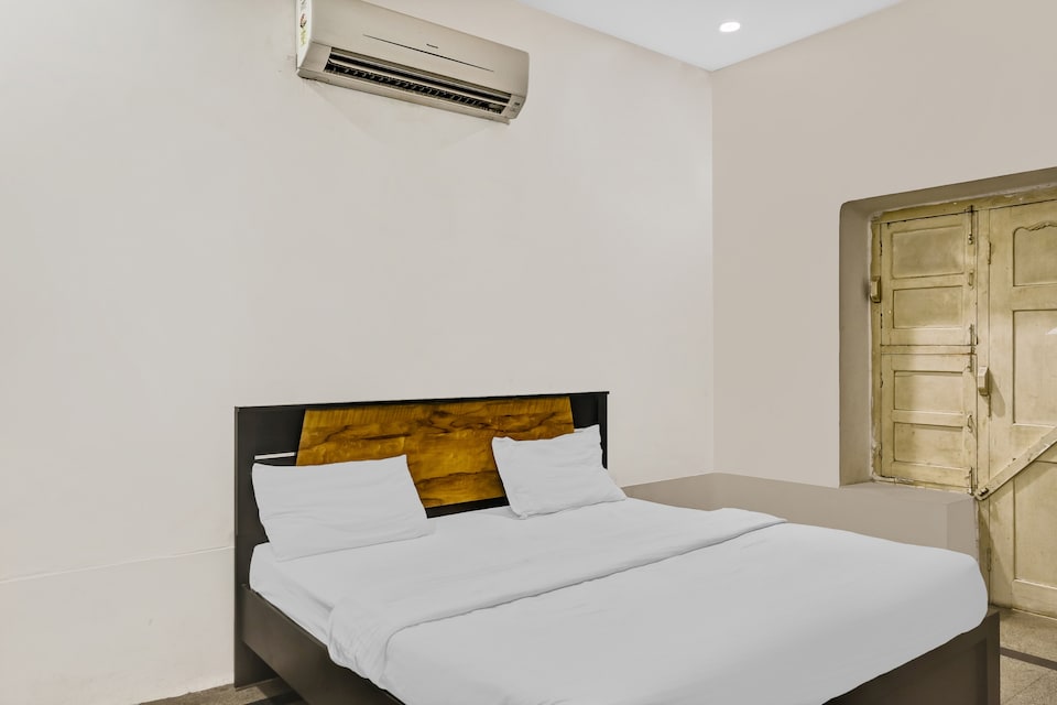 Capital O 85365 Tejas Inn, Cantt, Varanasi