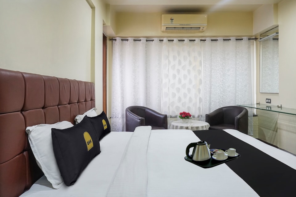 Townhouse OAK SR Hotel wakad, Baner Pune, Pune