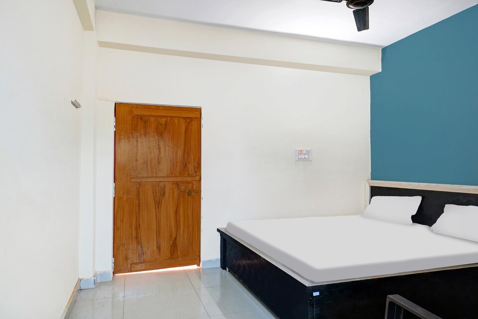 OYO 85415 Hotel Nbs, Lanka, Varanasi