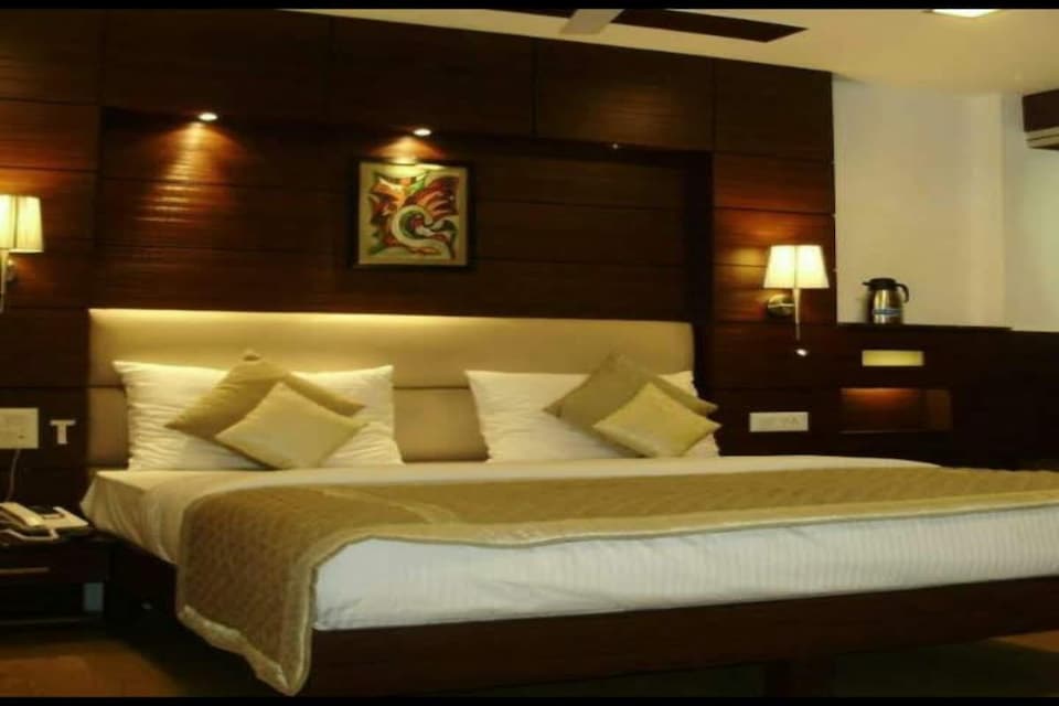 OYO Hotel Royal Inn, Palwal, Palwal