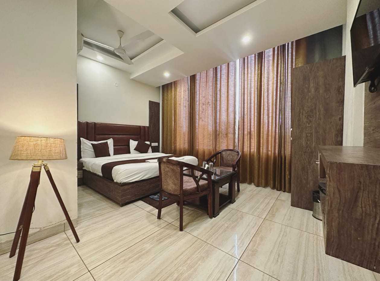 Hotel O by OYO La Vista, Flagship Zirakpur, Book @ ₹778 - OYO