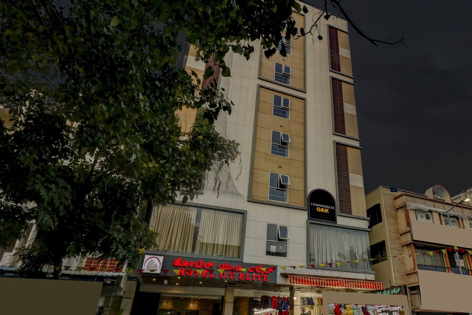 Townhouse OAK Hotel U T Elite, Majestic Bangalore, Bangalore