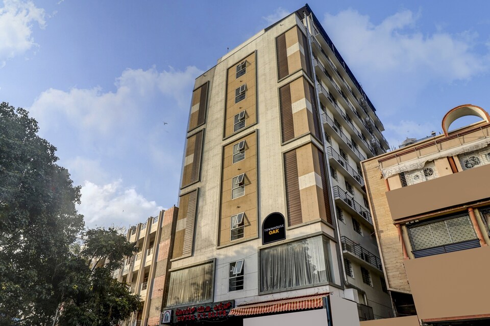 Townhouse OAK Hotel U T Elite, Majestic Bangalore, Bangalore