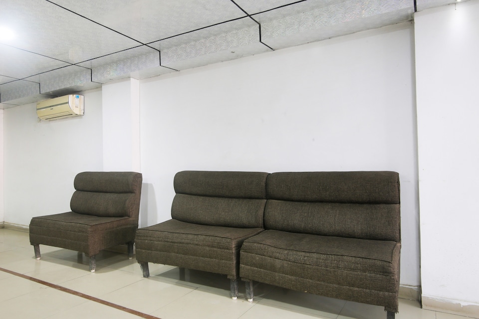 Capital O 85464 Golden Palm Inn, Danapur, Patna